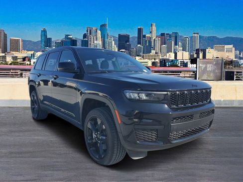 New 2025 Jeep Grand Cherokee L Altitude image 3