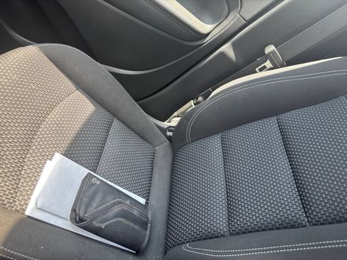 Used 2022 GMC Terrain SLE FWD image 11