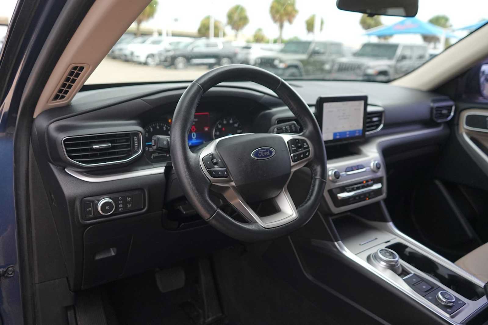 Used 2020 Ford Explorer XLT w/ Equipment Group 202A AWD/4WD image 2