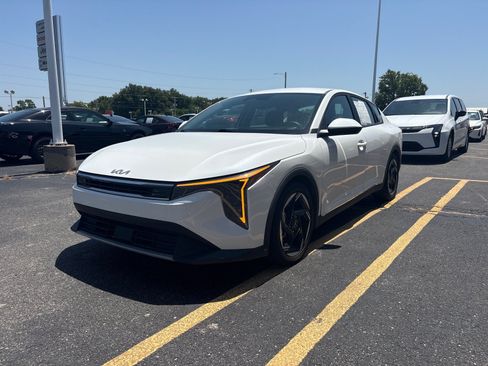 Used 2025 Kia K4 EX FWD image 1