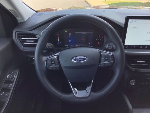 Used 2025 Ford Escape SE FWD image 8