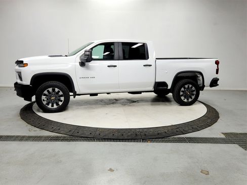 Used 2022 Chevrolet Silverado 2500 Custom image 4
