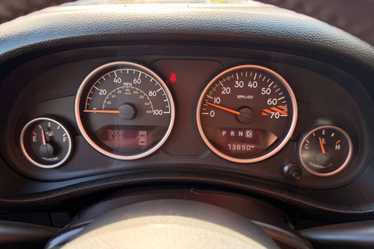 Used 2016 Jeep Wrangler Unlimited Sahara AWD/4WD image 18