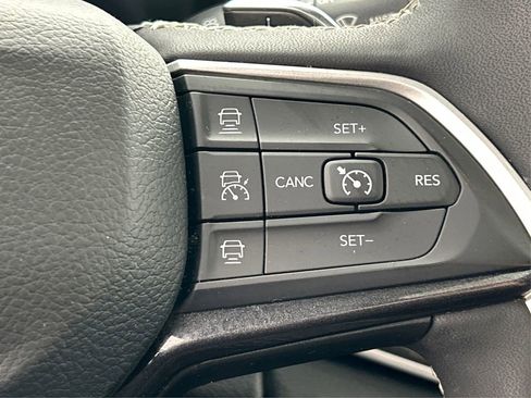 Certified 2023 Jeep Grand Cherokee L Laredo image 33