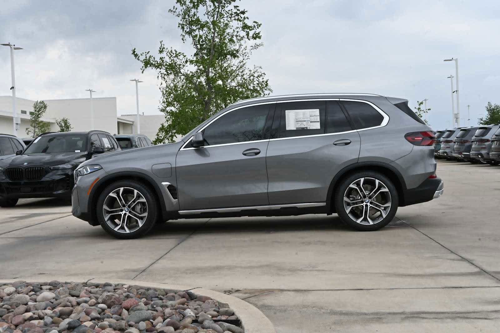 Used 2026 BMW X5 xDrive50e w/ Executive Package AWD/4WD image 5