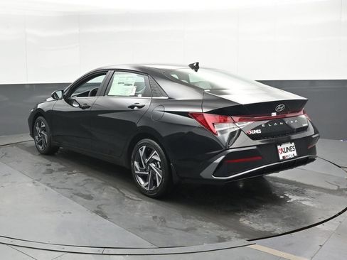 New 2026 Hyundai Elantra Limited FWD image 10