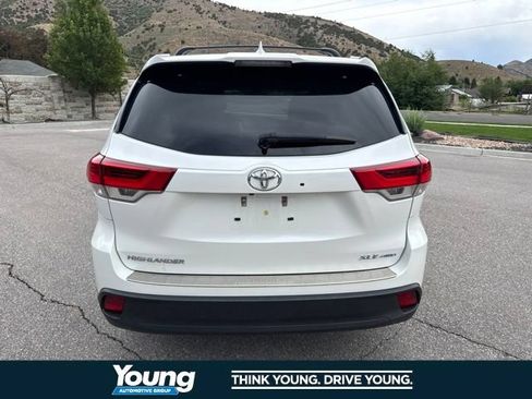 Used 2019 Toyota Highlander XLE AWD/4WD image 7