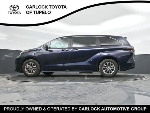 Used 2025 Toyota Sienna XLE image 46