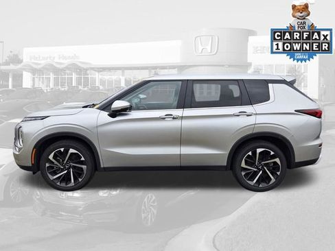Used 2024 Mitsubishi Outlander SE image 2