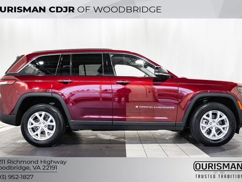 Certified 2023 Jeep Grand Cherokee Limited image 3