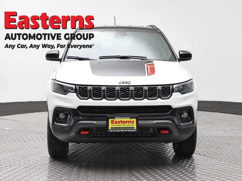 Used 2024 Jeep Compass Trailhawk AWD/4WD image 2