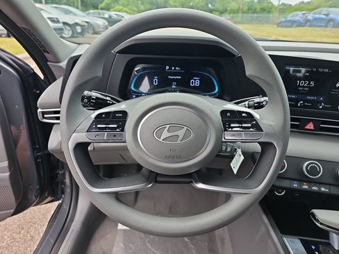 New 2026 Hyundai Elantra SE FWD image 17