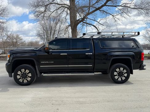 Used 2017 GMC Sierra 2500 Denali w/ Duramax Plus Package image 9
