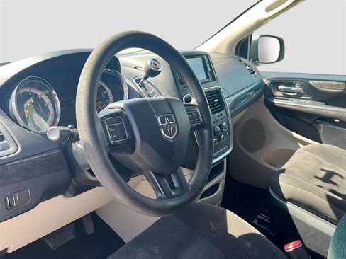 Used 2019 Dodge Grand Caravan SE image 21