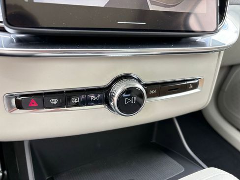 New 2026 Volvo XC90 B6 Ultra image 18