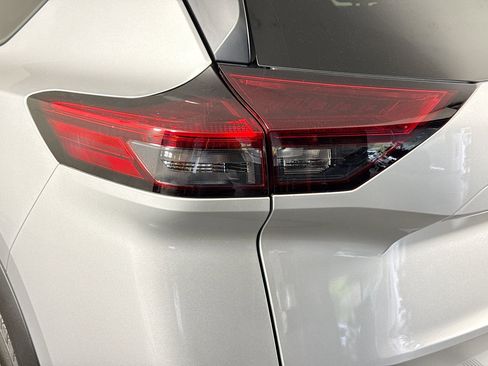 Used 2023 Nissan Rogue SV FWD image 36