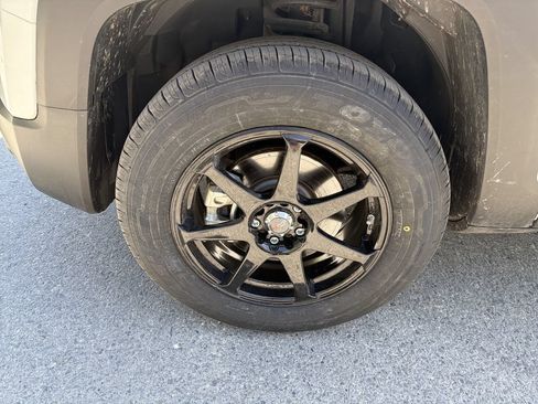 Used 2023 Jeep Renegade Latitude AWD/4WD image 10