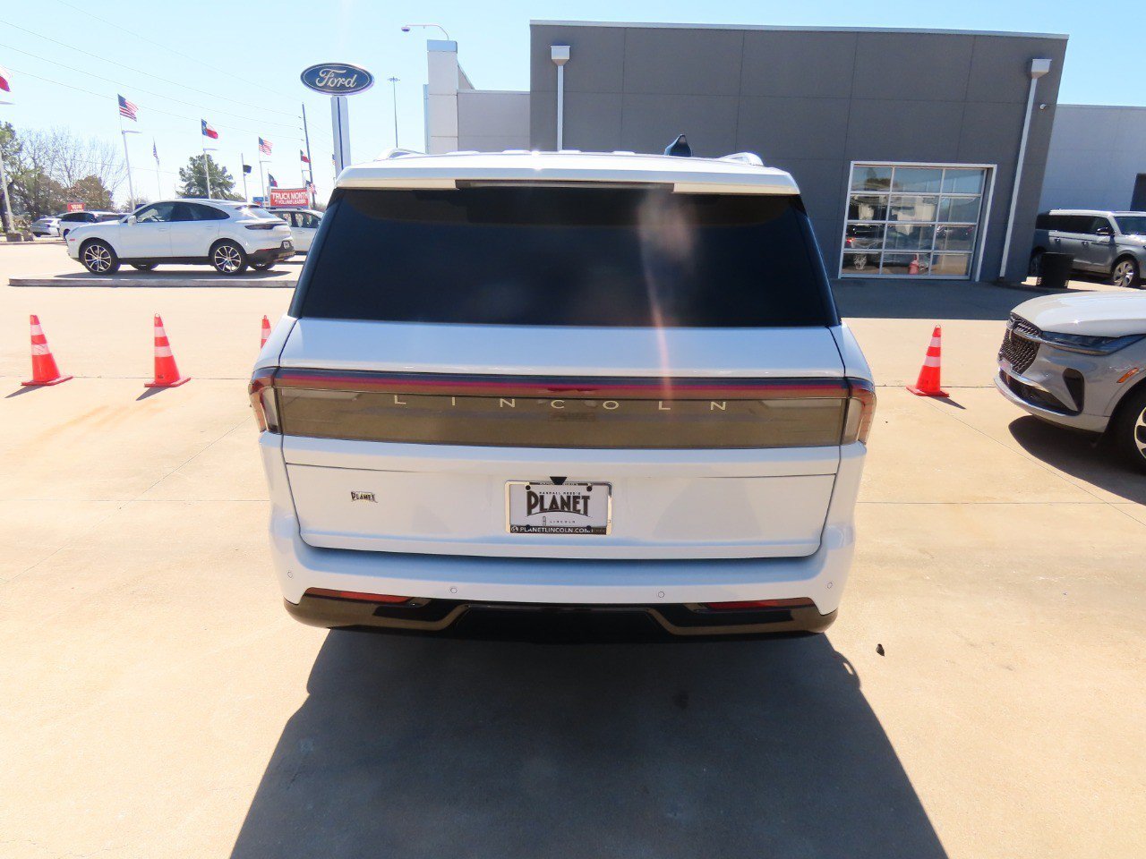New 2026 Lincoln Navigator Premiere AWD/4WD image 13