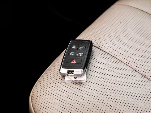 Used 2020 Land Rover Discovery SE AWD/4WD image 57