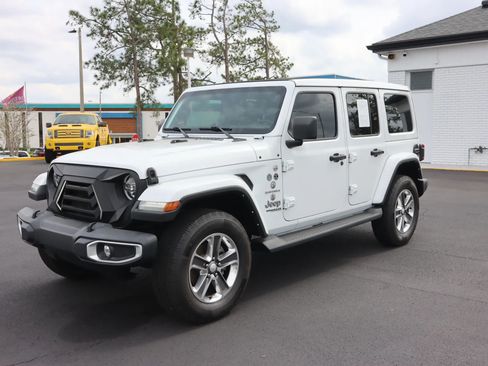 Used 2021 Jeep Wrangler Unlimited Sahara image 4