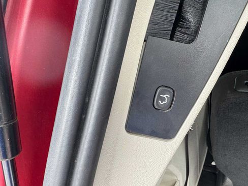 Used 2012 Dodge Grand Caravan SXT w/ Security Group FWD image 29