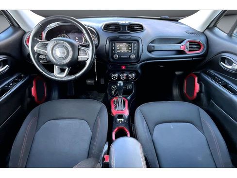 Used 2015 Jeep Renegade Trailhawk image 17