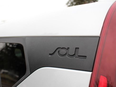 Used 2021 Kia Soul LX FWD image 40