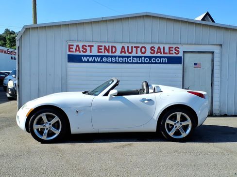 Used 2008 Pontiac Solstice Convertible w/ Premium Package RWD image 2