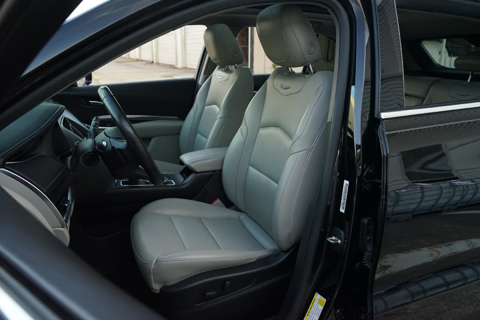 Used 2019 Cadillac XT4 Luxury FWD image 3