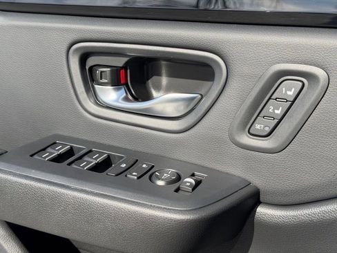 Used 2025 Honda Pilot EX-L image 15