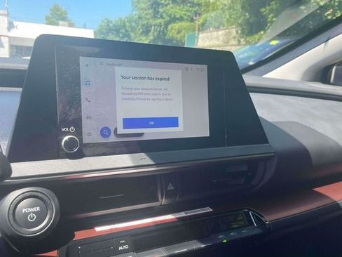 Certified 2025 Toyota Prius Plug-In Hybrid FWD image 27