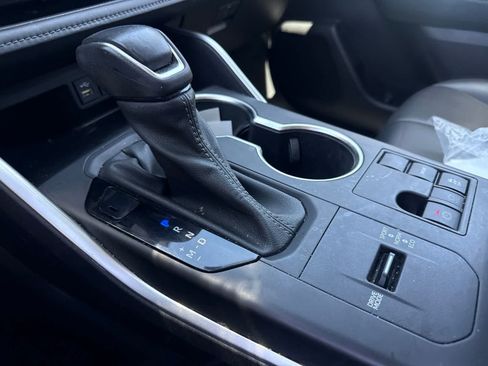 Used 2023 Toyota Highlander XLE FWD image 29