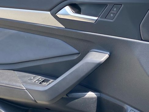 Certified 2025 Volkswagen Jetta SE w/ Sunroof Package image 17