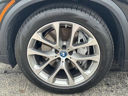 Certified 2024 BMW X5 xDrive50e w/ Premium Package AWD/4WD image 9