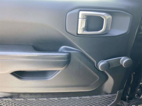 Used 2021 Jeep Gladiator Sport image 15