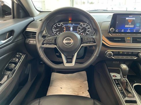 Used 2024 Nissan Altima 2.5 SR image 12
