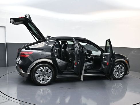 Used 2024 Genesis GV60 RWD image 33