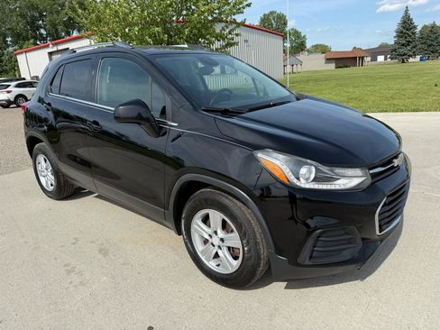 Used 2017 Chevrolet Trax LT FWD image 3