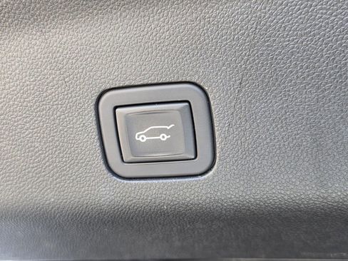 Used 2023 Chevrolet Suburban Premier image 14