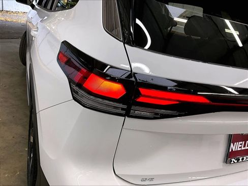 New 2026 Volkswagen Tiguan SE FWD image 25