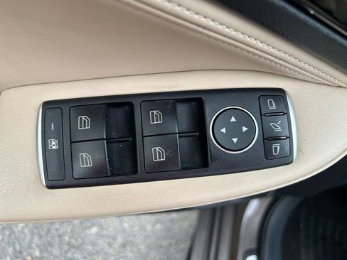 Used 2017 INFINITI QX30 Premium w/ Navigation Package FWD image 18