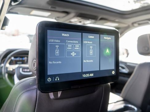 Used 2021 GMC Yukon SLT w/ SLT Premium Package image 14