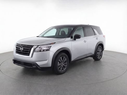 Used 2024 Nissan Pathfinder S image 3