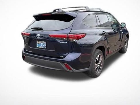 Used 2020 Toyota Highlander XLE AWD/4WD image 4