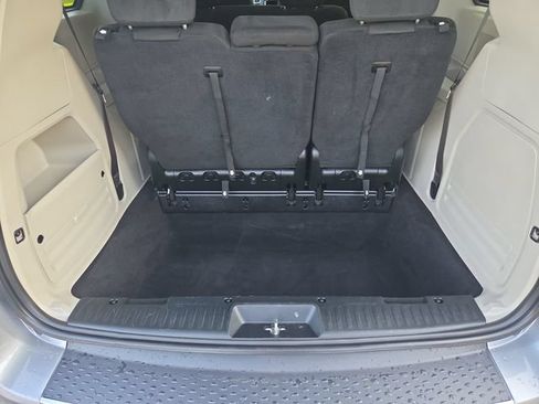 Used 2017 Dodge Grand Caravan SE FWD image 14
