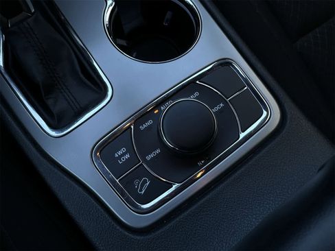 Certified 2020 Jeep Grand Cherokee Laredo image 18