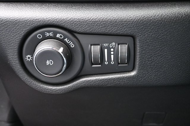 Used 2025 Chrysler Pacifica Select FWD image 33