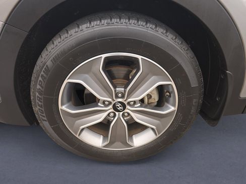 Used 2015 Hyundai Santa Fe GLS image 27