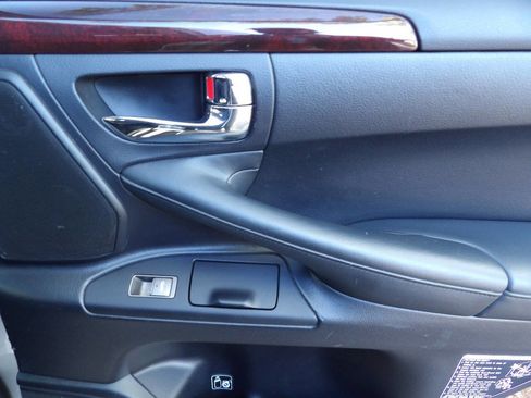 Used 2011 Lexus LX 570 Base AWD 4dr SUV image 25