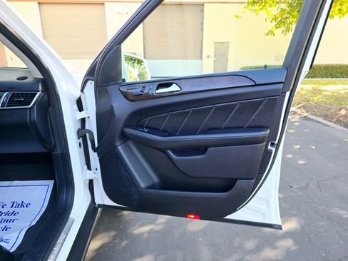 Used 2015 Mercedes-Benz GL 450 4MATIC w/ Lighting Package image 28